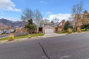 8931 S Quail Hollow Dr, Sandy, UT 84093 - Photo 2