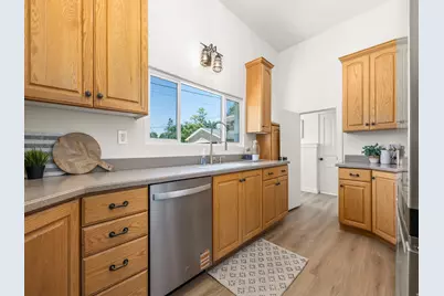 614 W 400 N, Provo, UT 84601 - Photo 8