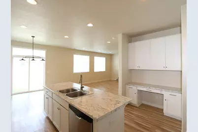 1874 W Parkview Dr, Syracuse, UT 84075 - Photo 8