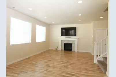 1874 W Parkview Dr, Syracuse, UT 84075 - Photo 4