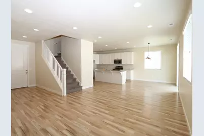 1874 W Parkview Dr, Syracuse, UT 84075 - Photo 2