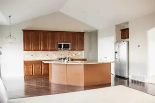 3334 S Peregrine Trail, Saratoga Springs, UT 84045 - Photo 6