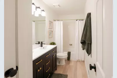 1012 W 2525 N, Layton, UT 84041 - Photo 32
