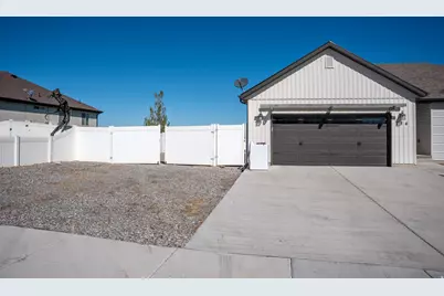 214 W Williams Ln, Grantsville, UT 84029 - Photo 2
