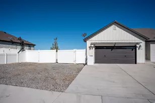214 W Williams Ln, Grantsville, UT 84029 - Photo 2
