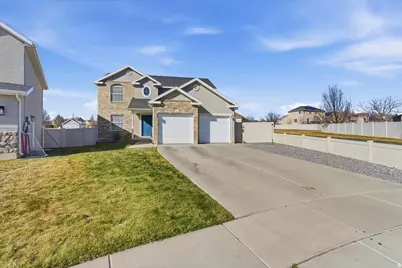 427 W Cinnamon Cir, Saratoga Springs, UT 84045 - Photo 2