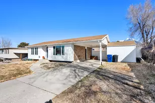 10517 S Larkspur Dr, Sandy, UT 84094 - Photo 2