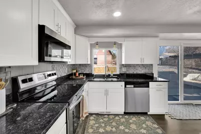 10517 S Larkspur Dr, Sandy, UT 84094 - Photo 8