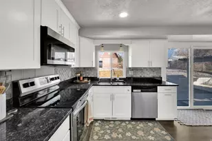 10517 S Larkspur Dr, Sandy, UT 84094 - Photo 8