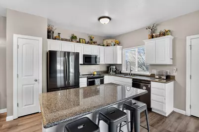 2016 E Cedar Trails Way, Eagle Mountain, UT 84005 - Photo 6