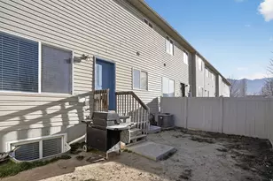 2016 E Cedar Trails Wy, Eagle Mountain, UT 84005 - Photo 4