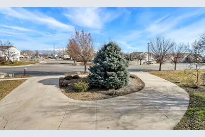 2480 S Main St, Clearfield, UT 84015 - Photo 4