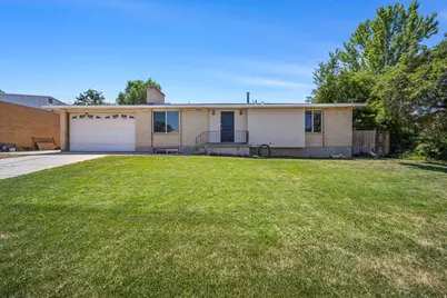 1920 E 7130 S, Cottonwood Heights, UT 84121 - Photo 2