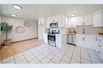 1920 E 7130 S, Cottonwood Heights, UT 84121 - Photo 8