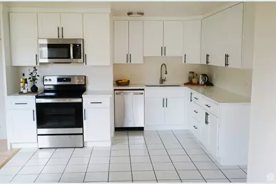 1920 E 7130 S, Cottonwood Heights, UT 84121 - Photo 2