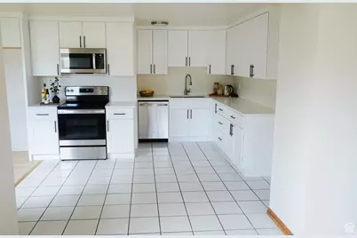 1920 E 7130 S, Cottonwood Heights, UT 84121 - Photo 4