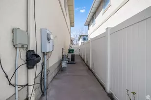 7819 S Spruce Tree Ln, Sandy, UT 84094 - Photo 30