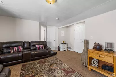 7819 S Spruce Tree Ln, Sandy, UT 84094 - Photo 22