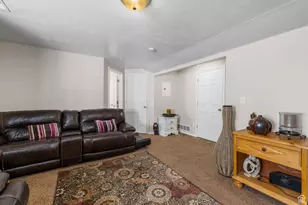 7819 S Spruce Tree Ln, Sandy, UT 84094 - Photo 22