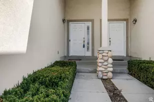 7819 S Spruce Tree Ln, Sandy, UT 84094 - Photo 32