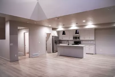 961 W 1910 S, Syracuse, UT 84075 - Photo 4