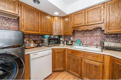 1876 W 2400 S, Syracuse, UT 84075 - Photo 16