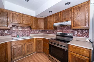 1876 W 2400 S, Syracuse, UT 84075 - Photo 14
