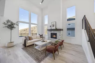 2433 E Springtime Rd, Draper (UT Cnty), UT 84020 - Photo 2