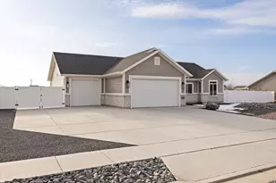 352 S 4350 W, Ogden, UT 84404 - Photo 2
