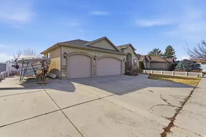 71 W Stauffer Ln, Murray, UT 84107 - Photo 2