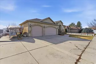 71 W Stauffer Ln, Murray, UT 84107 - Photo 2