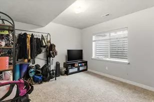 71 W Stauffer Ln, Murray, UT 84107 - Photo 34