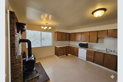 3267 S Katherine Dr, Magna, UT 84044 - Photo 8