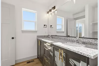 856 E 250 N, Hyrum, UT 84319 - Photo 8