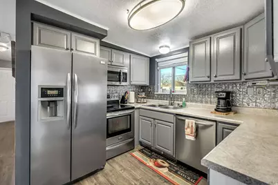 3799 S Manhatten Dr W, West Valley, UT 84120 - Photo 6