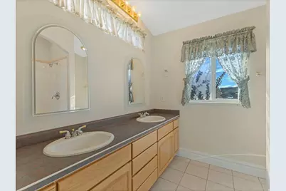 338 N 1090 W, Hyrum, UT 84319 - Photo 16