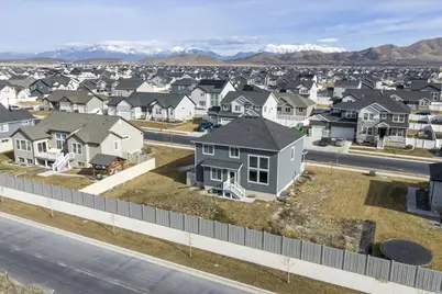 4665 N Eyrie Peak Ln E, Eagle Mountain, UT 84005 - Photo 2