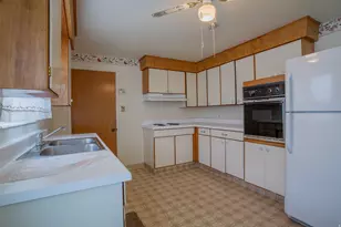 332 N 300 W, Bountiful, UT 84010 - Photo 12