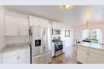 32 E Harmony Ct, Saratoga Springs, UT 84045 - Photo 2