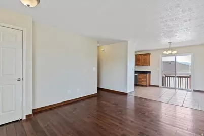 8961 S Mayflower St, West Jordan, UT 84088 - Photo 4