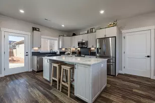 1558 S East Creekside Dr E, Kanab, UT 84741 - Photo 8