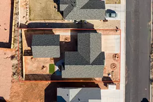 1558 S East Creekside Dr E, Kanab, UT 84741 - Photo 2