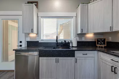 1558 S East Creekside Dr E, Kanab, UT 84741 - Photo 10