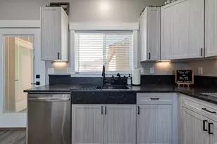 1558 S East Creekside Dr E, Kanab, UT 84741 - Photo 10