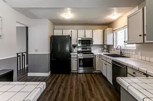 2547 E Falcon Wy, Sandy, UT 84093 - Photo 16