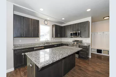 6907 S Zandi Dr, Midvale, UT 84047 - Photo 6