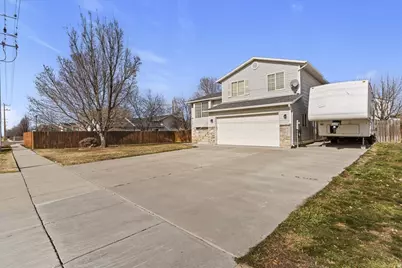 516 W 200 S, Clearfield, UT 84015 - Photo 2