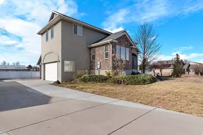 706 S 600 E, Layton, UT 84041 - Photo 2