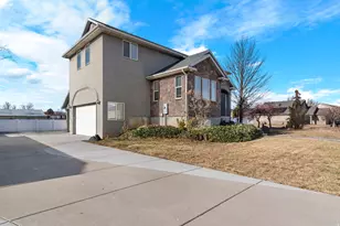 706 S 600 E, Layton, UT 84041 - Photo 2