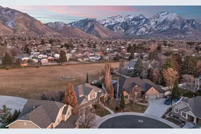 2439 E Woodwillow Cir, Salt Lake City, UT 84109 - Photo 2